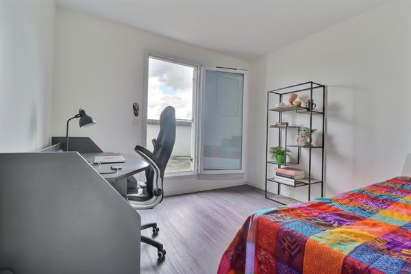 DUPLEX LUMINEUX AVEC TERRASSE DE 26 m²