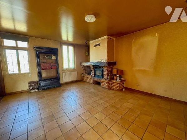 À Saint Viâtre, dans le Loir et Cher, venez découvrir cette maison de plain-pied qui réunit à l...