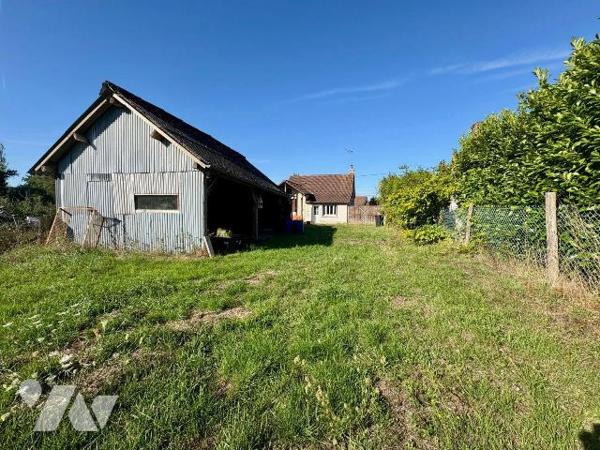 À Saint Viâtre, dans le Loir et Cher, venez découvrir cette maison de plain-pied qui réunit à l...
