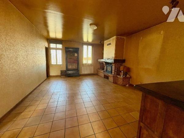 À Saint Viâtre, dans le Loir et Cher, venez découvrir cette maison de plain-pied qui réunit à l...