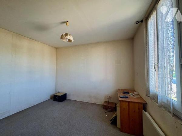 À Saint Viâtre, dans le Loir et Cher, venez découvrir cette maison de plain-pied qui réunit à l...