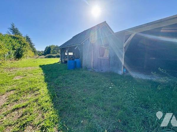 À Saint Viâtre, dans le Loir et Cher, venez découvrir cette maison de plain-pied qui réunit à l...