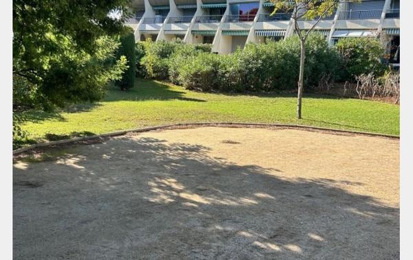 Vente Studio + Cellier + Parking commun Port-camargue   