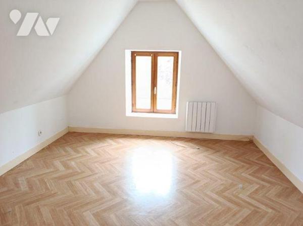 PROCHE CENTRE VILLE, TRES BON ETAT, HABITABLE SANS TRAVAUX
CHARMANTE MAISON DE VILLE, IDEAL IN...