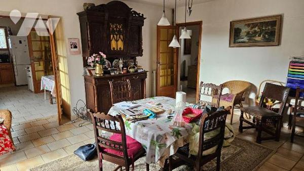 Situé au centre bourg de LE GUA, en Charente Maritime,  Maison ancienne de 91 m² avec possibili...