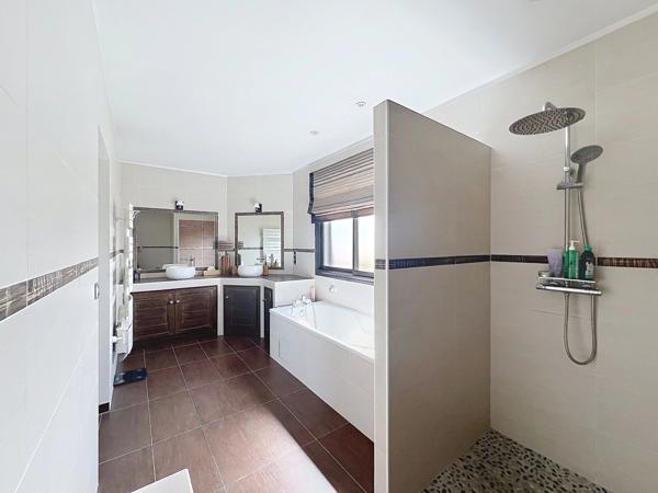 Propriété d’exception aux portes de Perpignan – 260 m² habitables sur 1 690 m² paysagés avec piscine, Pollestres