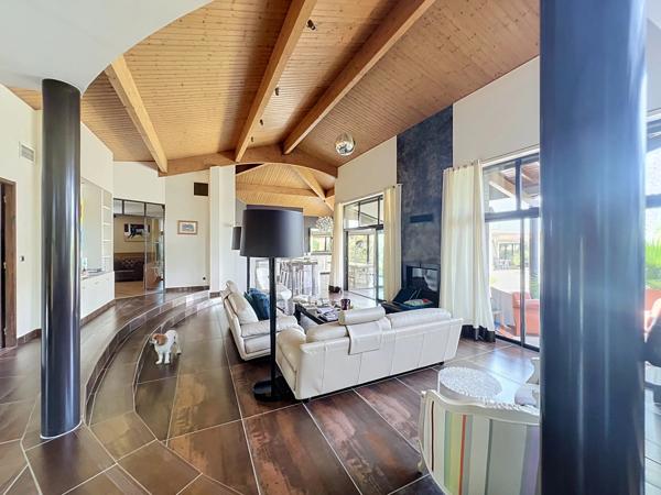 Propriété d’exception aux portes de Perpignan – 260 m² habitables sur 1 690 m² paysagés avec piscine, Pollestres