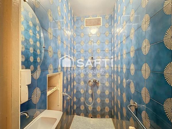 3 Maisons avec garages et nombreuses dépendances