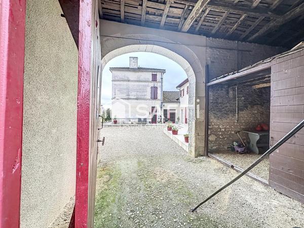 3 Maisons avec garages et nombreuses dépendances