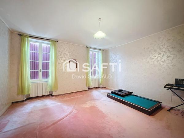 3 Maisons avec garages et nombreuses dépendances