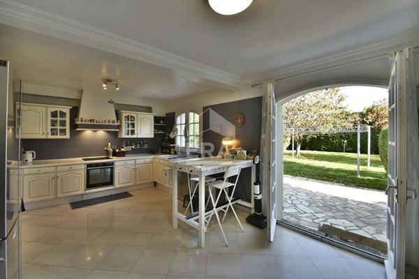 Maison Neauphle Le Chateau 7 pièce(s) 189.63 m2