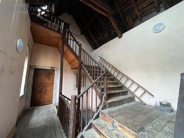 Appartement à rénover à vendre à Chambéry en Savoie (73000), ref : 73001-92   
Centre ville