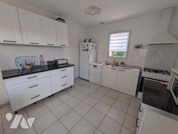 EXCLUSIVITÉ - LES HERBIERS - Plain-pied de 83 m² habitable en très bon état au calme d'un lotis...