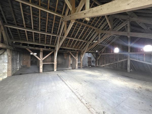 Grande maison de village et son garage et ses dépendances !