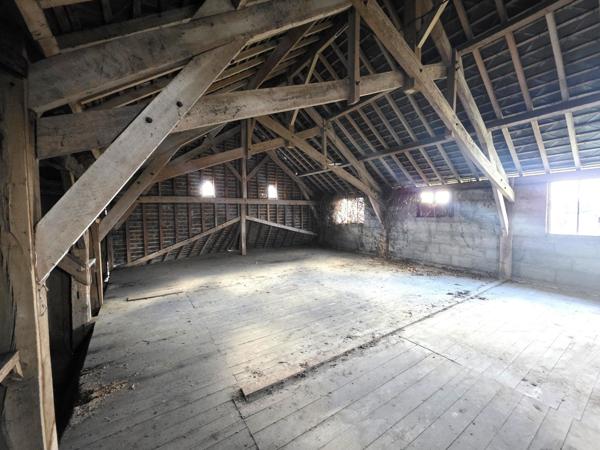 Grande maison de village et son garage et ses dépendances !