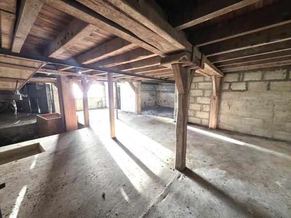 Grande maison de village et son garage et ses dépendances !