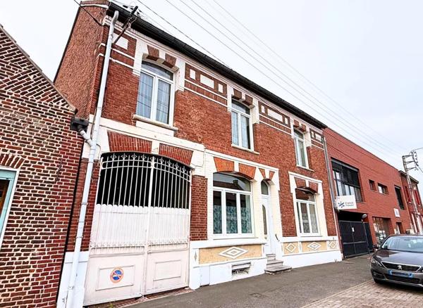 Maison bourgeoise, dépendances et piscine – Énorme potentiel , Somain
