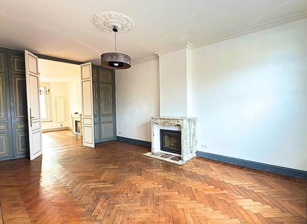 Maison bourgeoise, dépendances et piscine – Énorme potentiel , Somain