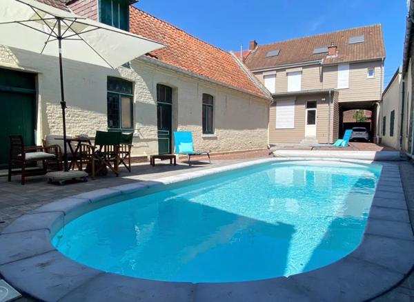 Maison bourgeoise, dépendances et piscine – Énorme potentiel , Somain