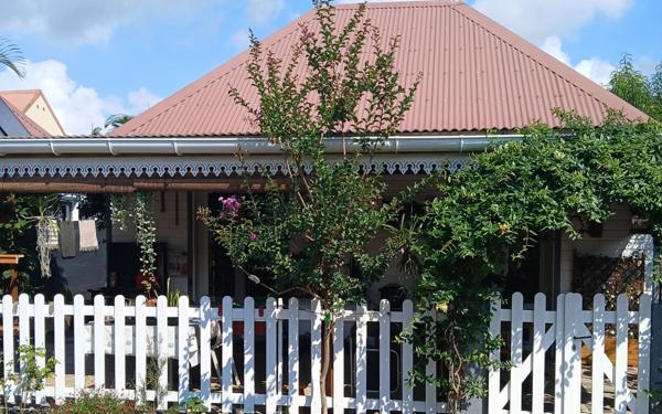 Maison à vendre    2 pièces • 50 m2 Entre-Deux