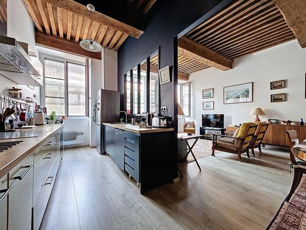 Appartement plein centre avec cachet