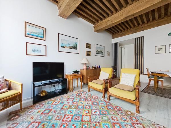 Appartement plein centre avec cachet