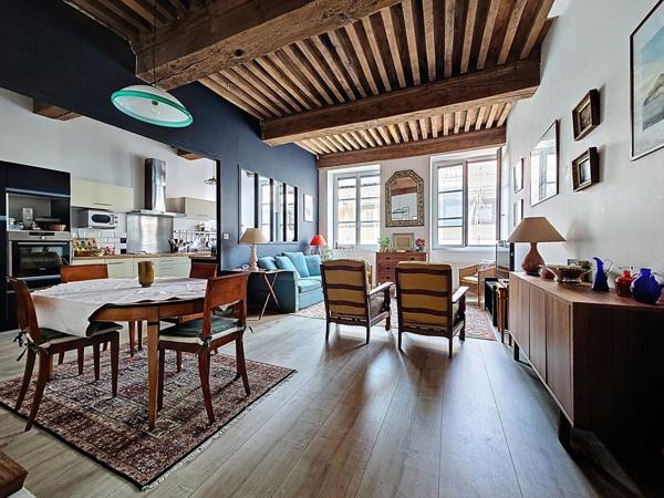 Appartement plein centre avec cachet