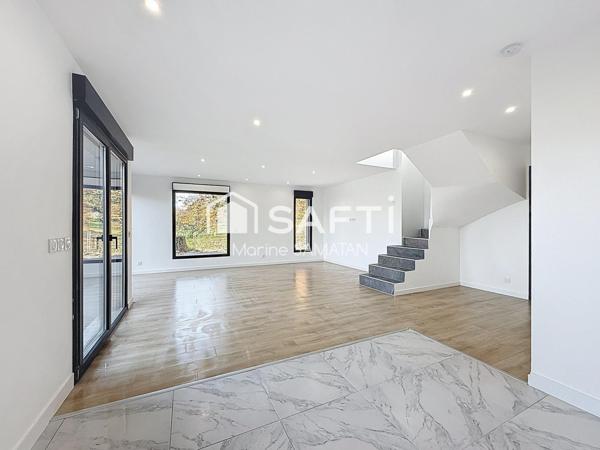 Maison récente avec vues lac