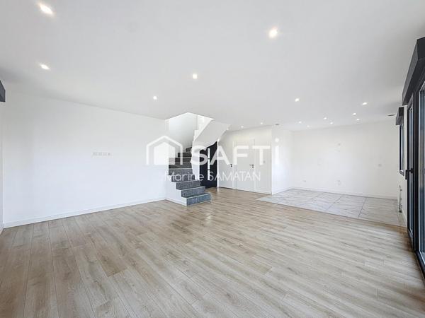 Maison récente avec vues lac