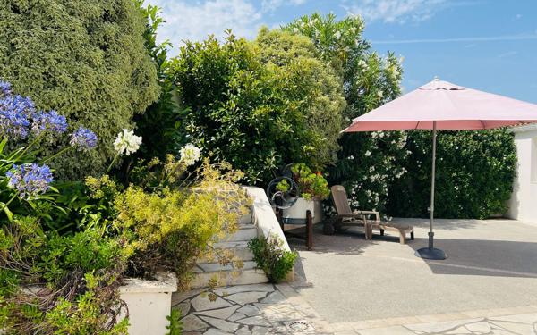 Maison à vendre    3 pièces •  La Flotte