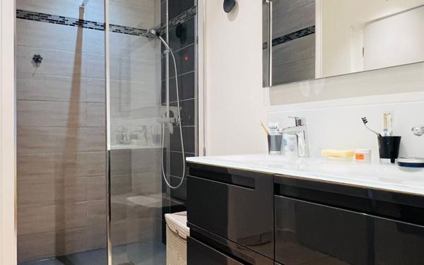 Maison à vendre    3 pièces •  La Flotte