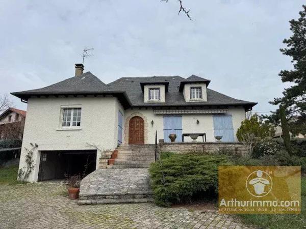 Vente                                                      Maison
                        
                     9 pièces                      231 m2                     à Millau