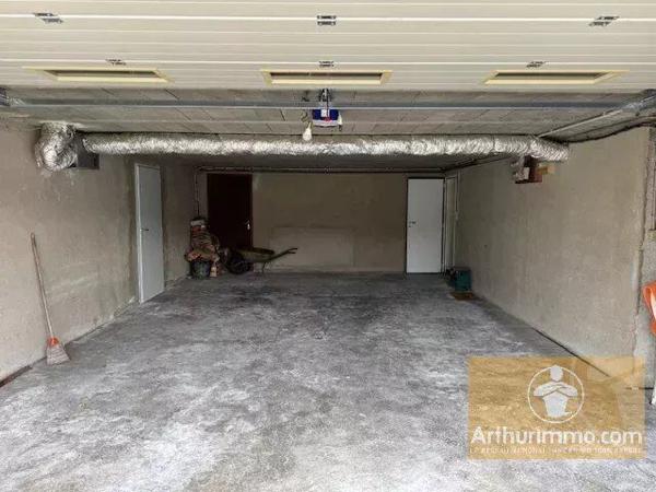 Vente                                                      Maison
                        
                     9 pièces                      231 m2                     à Millau