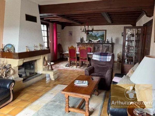 Vente                                                      Maison
                        
                     9 pièces                      231 m2                     à Millau