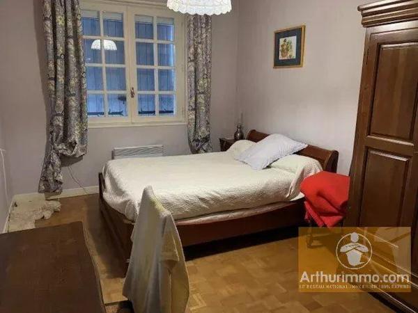 Vente                                                      Maison
                        
                     9 pièces                      231 m2                     à Millau