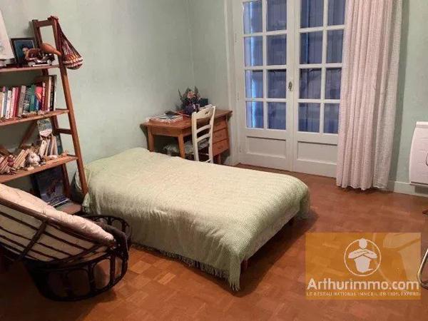 Vente                                                      Maison
                        
                     9 pièces                      231 m2                     à Millau