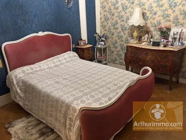 Vente                                                      Maison
                        
                     9 pièces                      231 m2                     à Millau