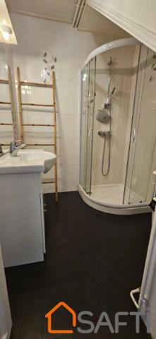 Rare sur le marché, tout à pied pour cette maison proche plage et commerces avec 2 chambres, 1 bureau (ou 3ème petite chambre)terrasse et garage sécurisé!