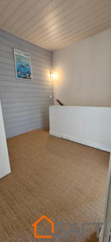 Rare sur le marché, tout à pied pour cette maison proche plage et commerces avec 2 chambres, 1 bureau (ou 3ème petite chambre)terrasse et garage sécurisé!