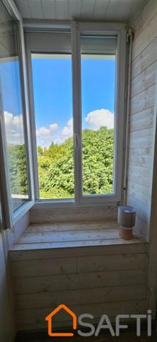 Rare sur le marché, tout à pied pour cette maison proche plage et commerces avec 2 chambres, 1 bureau (ou 3ème petite chambre)terrasse et garage sécurisé!