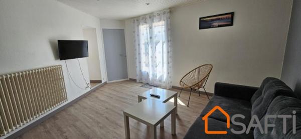 Rare sur le marché, tout à pied pour cette maison proche plage et commerces avec 2 chambres, 1 bureau (ou 3ème petite chambre)terrasse et garage sécurisé!