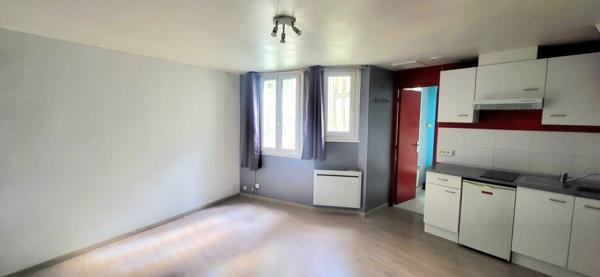 Rouen 5 mn Vieux-Marché / Gare : Appt rénové 22m² situé au 2e d'une petite copro ... Belle Opportunité !