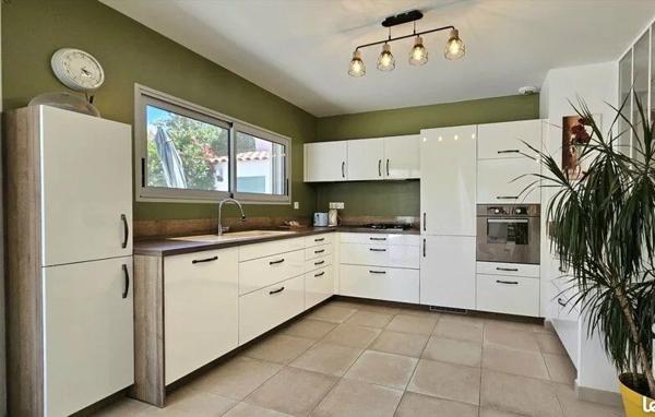 Vente                                                      Villa
                        
                     4 pièces                      105 m2                     à Perpignan