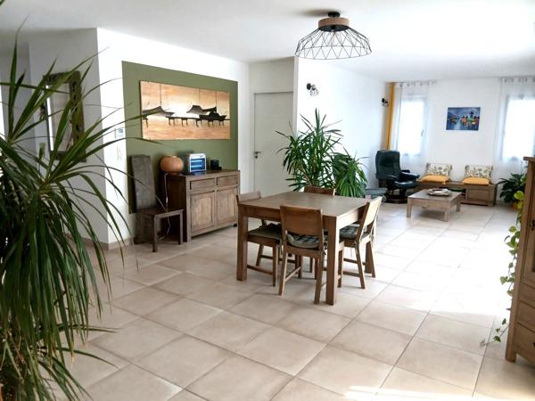 Vente                                                      Villa
                        
                     4 pièces                      105 m2                     à Perpignan