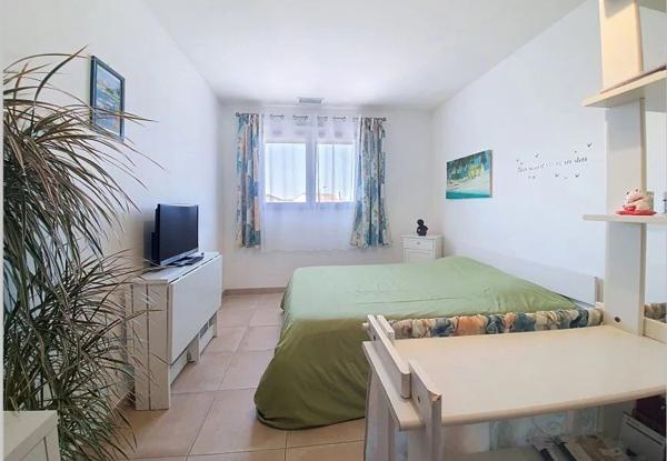 Vente                                                      Villa
                        
                     4 pièces                      105 m2                     à Perpignan