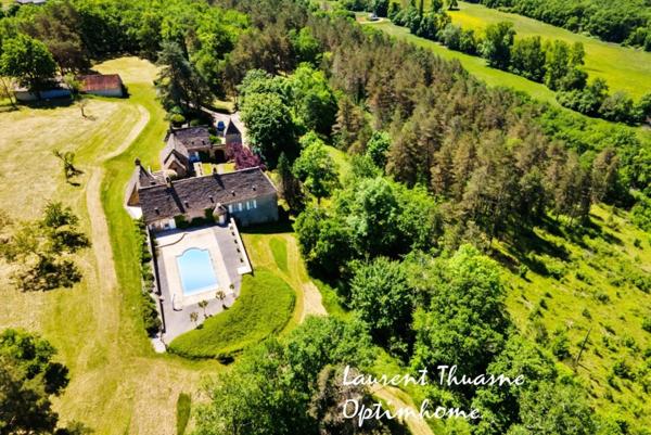 Retraite secrète au cœur du Périgord – Demeure noble du XVème siècle avec piscine et dépendances, entre patrimoine et nature préservée