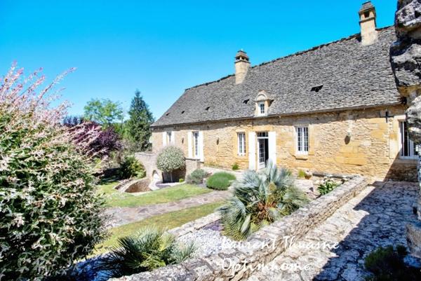 Retraite secrète au cœur du Périgord – Demeure noble du XVème siècle avec piscine et dépendances, entre patrimoine et nature préservée