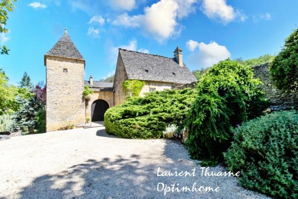 Retraite secrète au cœur du Périgord – Demeure noble du XVème siècle avec piscine et dépendances, entre patrimoine et nature préservée