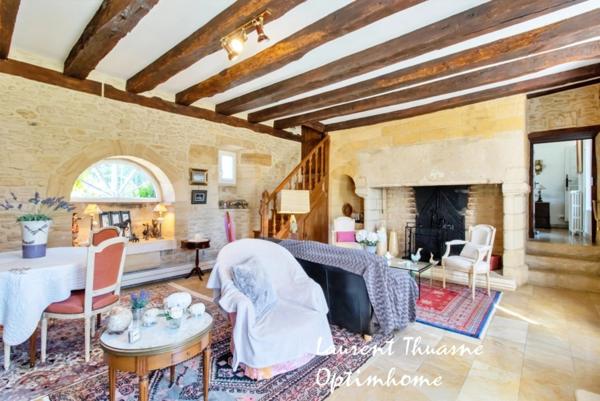 Retraite secrète au cœur du Périgord – Demeure noble du XVème siècle avec piscine et dépendances, entre patrimoine et nature préservée