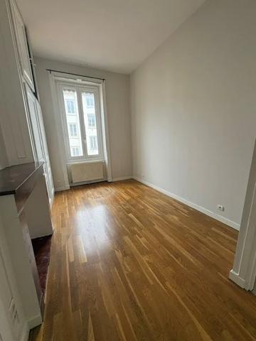 APPARTEMENT T5 A LOUER - LYON 6EME ARRONDISSEMENT Moliere 107.48 m 2 1 990 € charges comprises par mois